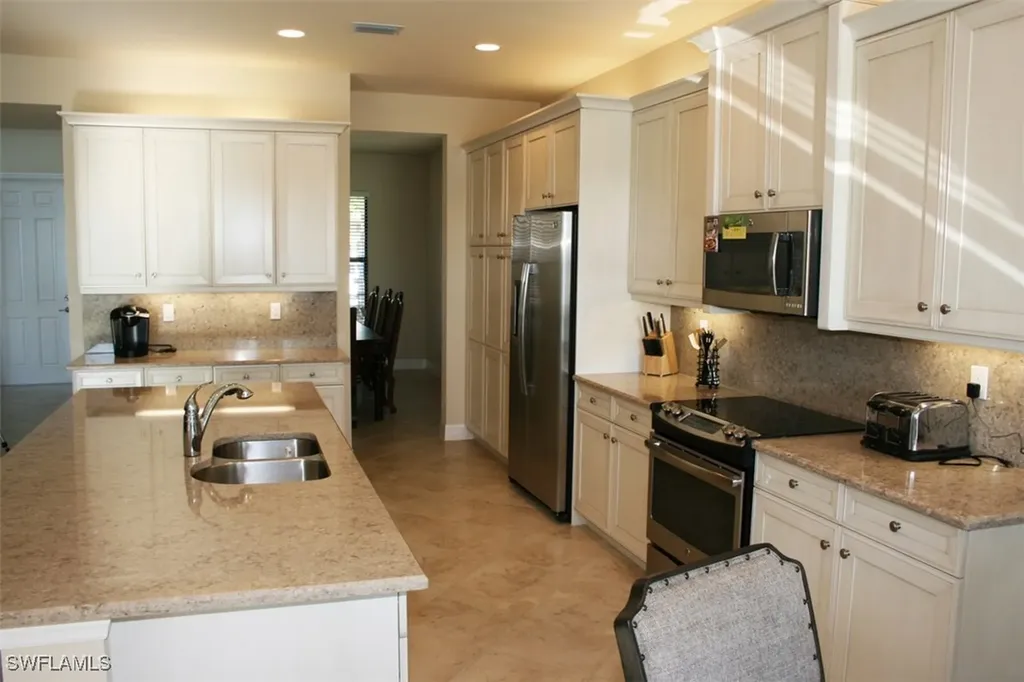 3296 Pacific Drive Naples FL 34119