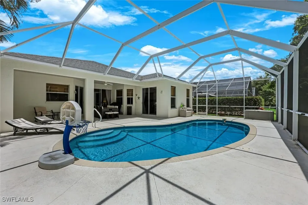 697 Crossfield Circle Naples FL 34104