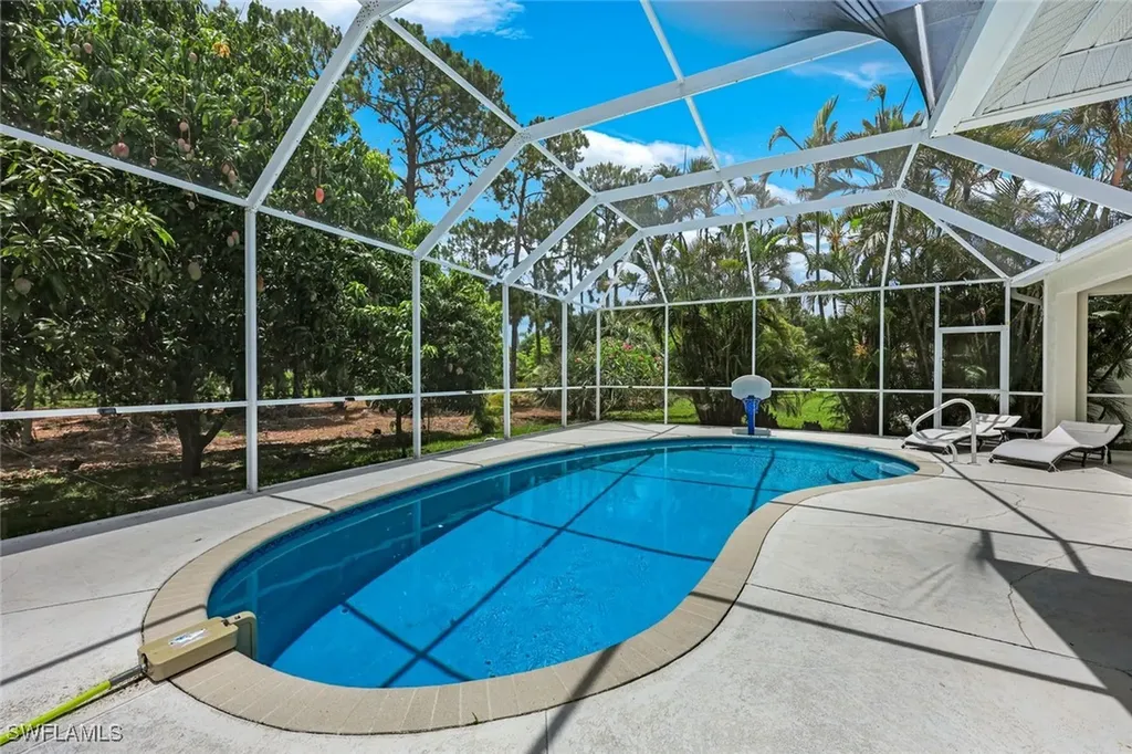 697 Crossfield Circle Naples FL 34104