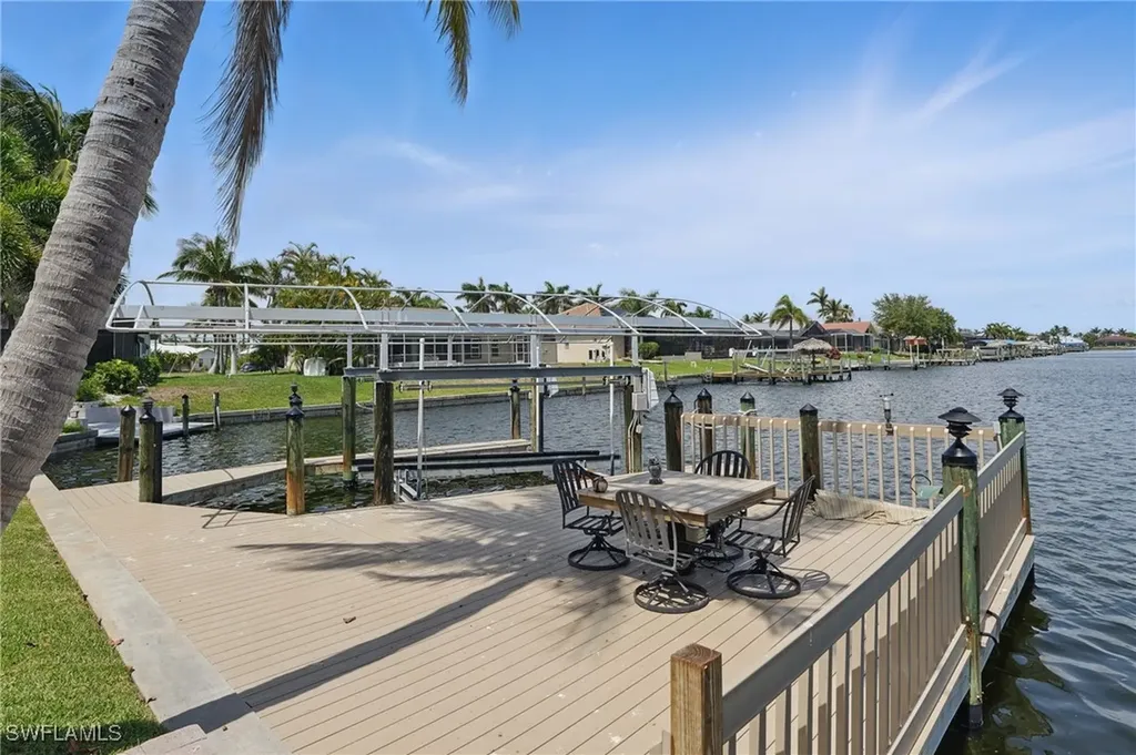 5239 SW 27th Avenue Cape Coral FL 33914