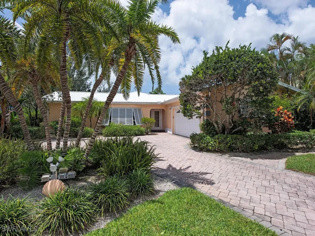 1486 13th Avenue N Naples FL 34102