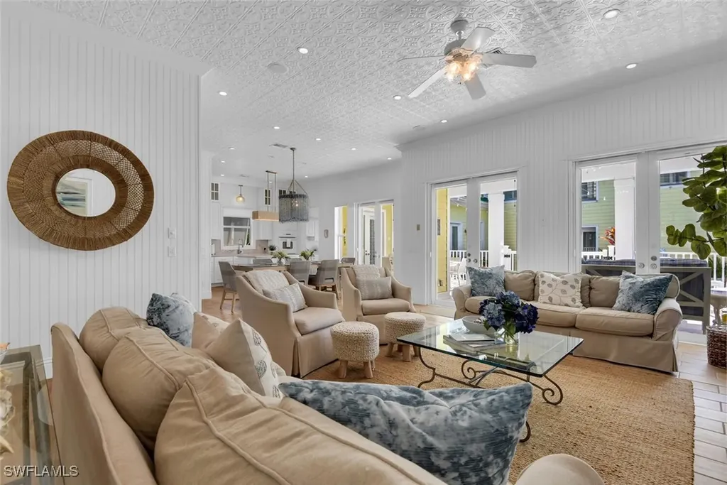 362 2nd Avenue N Naples FL 34102