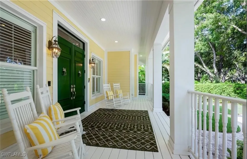 362 2nd Avenue N Naples FL 34102