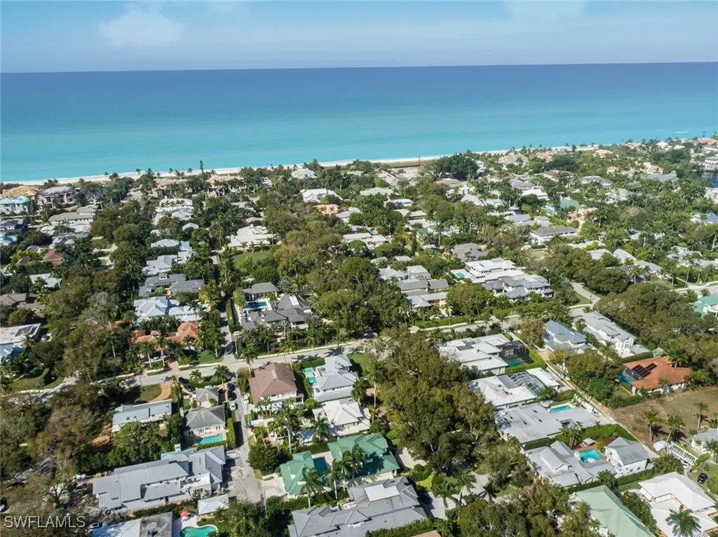 362 2nd Avenue N Naples FL 34102