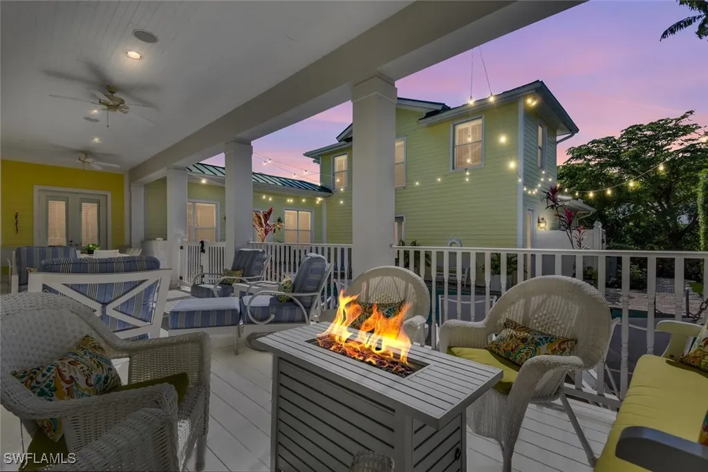 362 2nd Avenue N Naples FL 34102