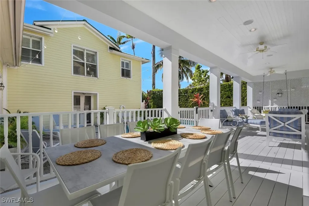 362 2nd Avenue N Naples FL 34102