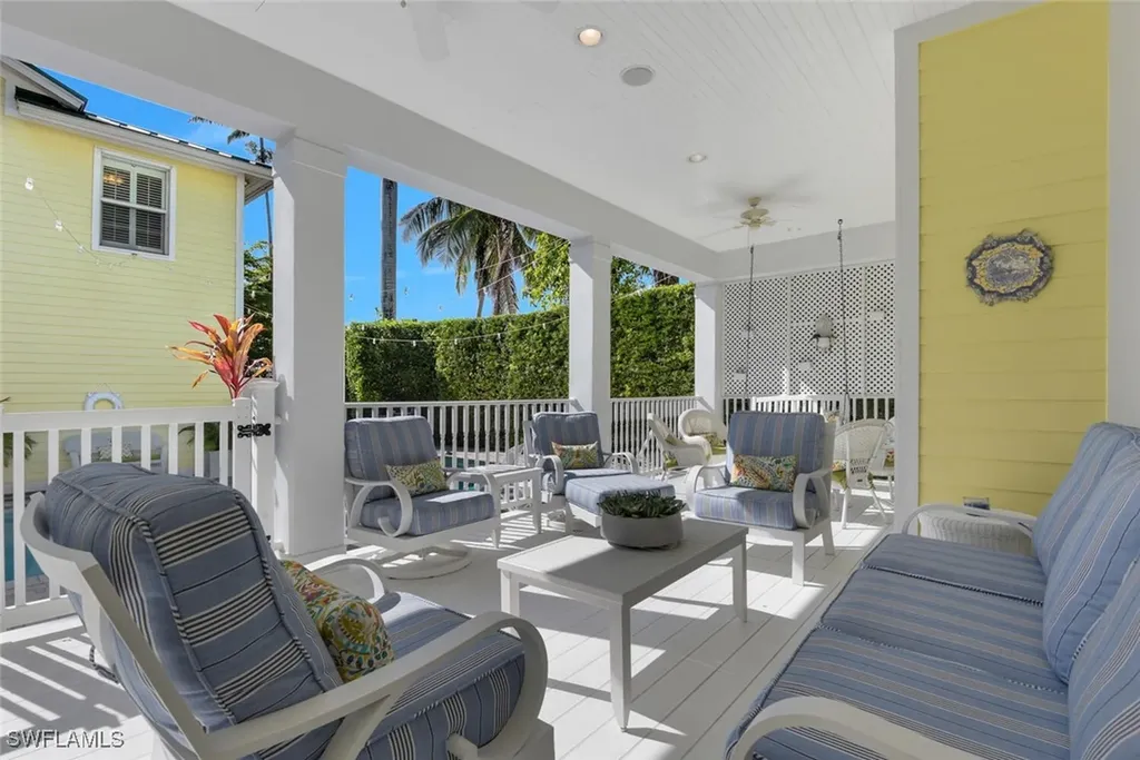 362 2nd Avenue N Naples FL 34102