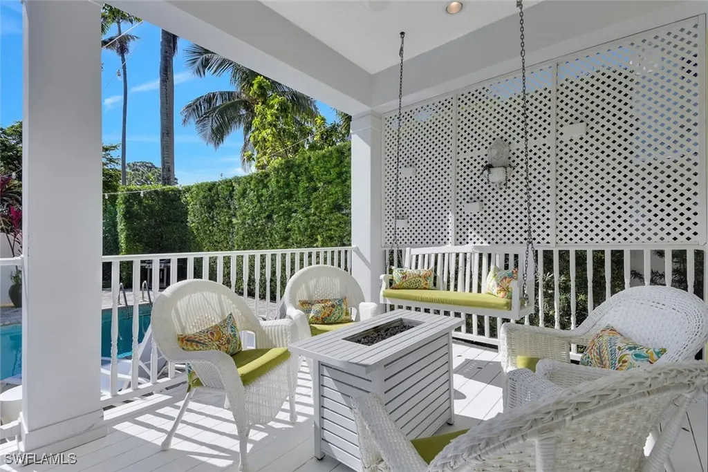 362 2nd Avenue N Naples FL 34102