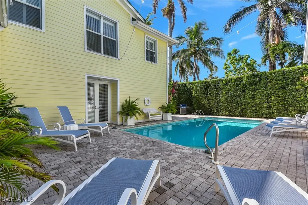 362 2nd Avenue N Naples FL 34102
