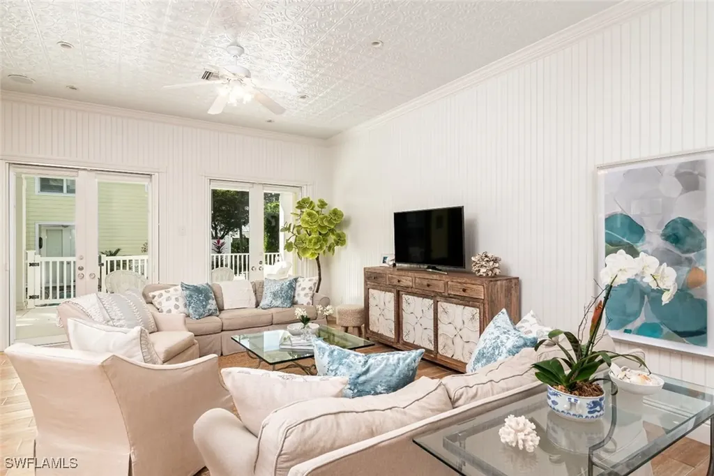 362 2nd Avenue N Naples FL 34102