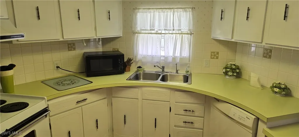 512 Crampton Lane North Fort Myers FL 33903