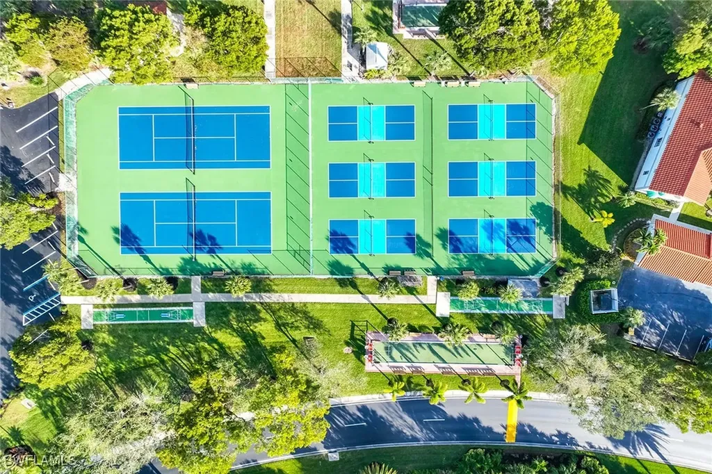 640 Luisa Lane Naples FL 34104