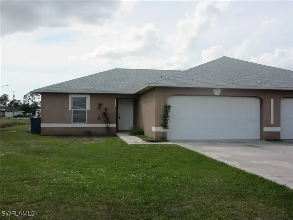 1568/1570 Gilbert Avenue S Lehigh Acres FL 33973