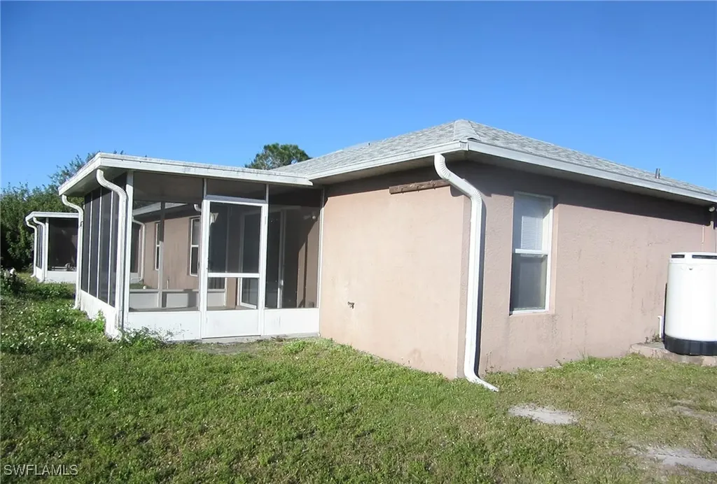 1568/1570 Gilbert Avenue S Lehigh Acres FL 33973