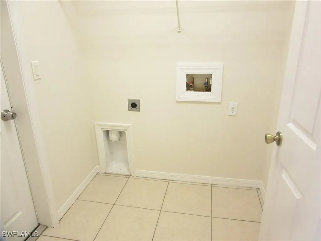 1568/1570 Gilbert Avenue S Lehigh Acres FL 33973