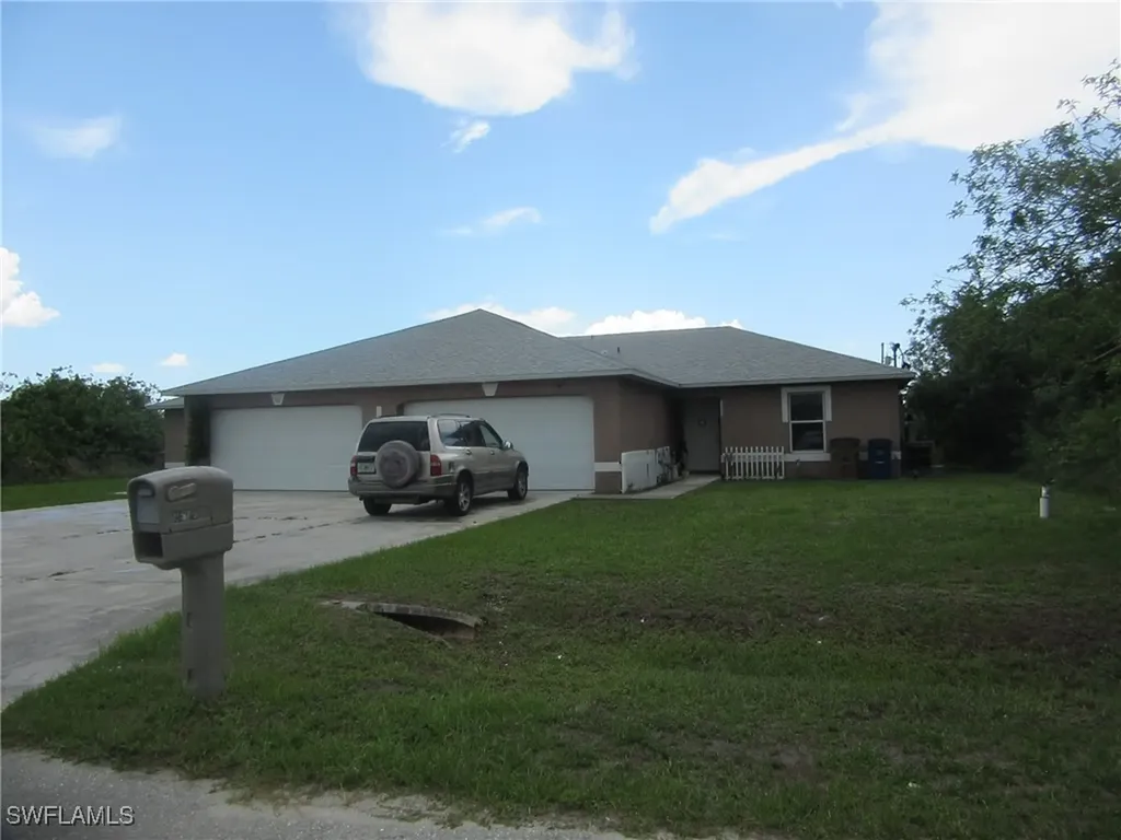 1568/1570 Gilbert Avenue S Lehigh Acres FL 33973