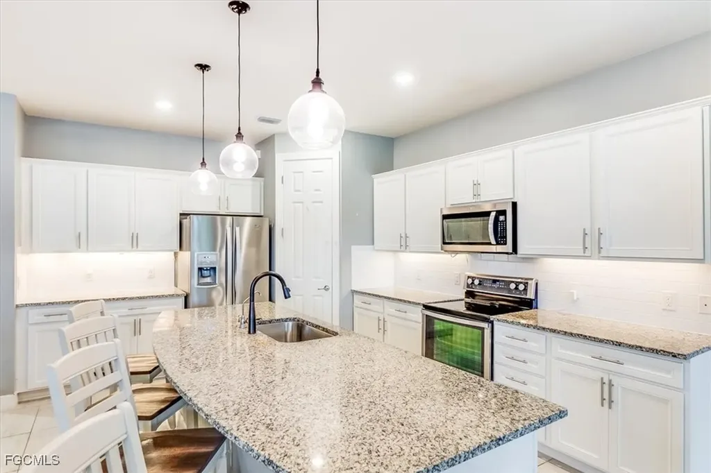 3548 E Hampton Circle Alva FL 33920