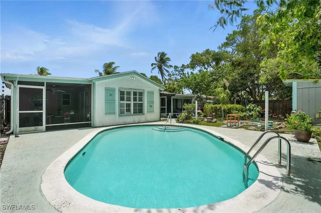 4011 Coconut Circle S Naples FL 34104