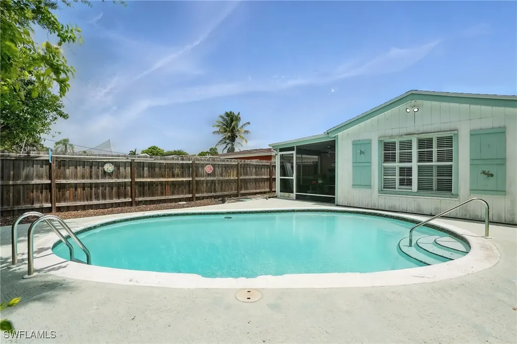 4011 Coconut Circle S Naples FL 34104