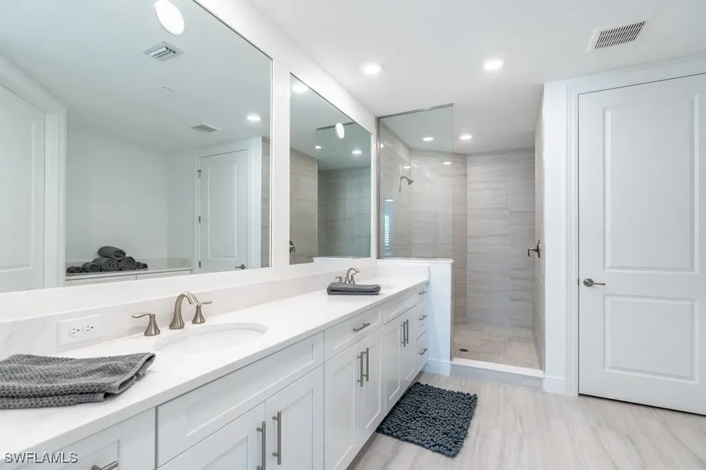 16364 Viansa Way Naples FL 34110