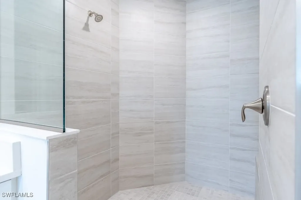 16364 Viansa Way Naples FL 34110