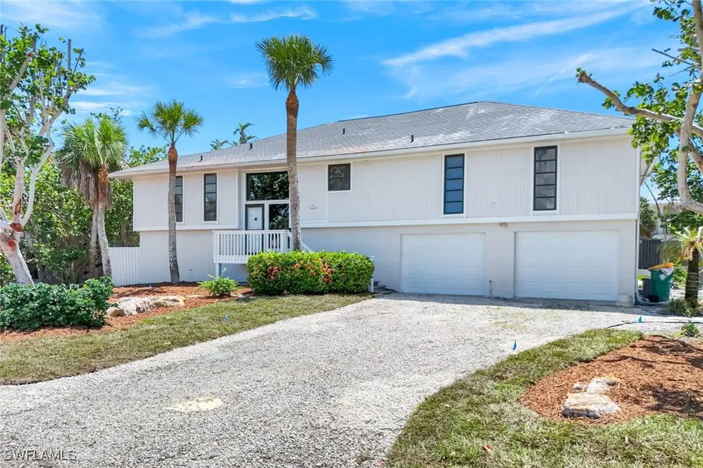 1043 Blue Heron Drive Sanibel FL 33957