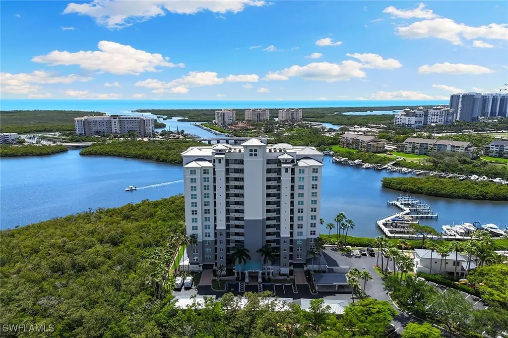 Naples FL, 420 Cove Tower Drive, Unit 304