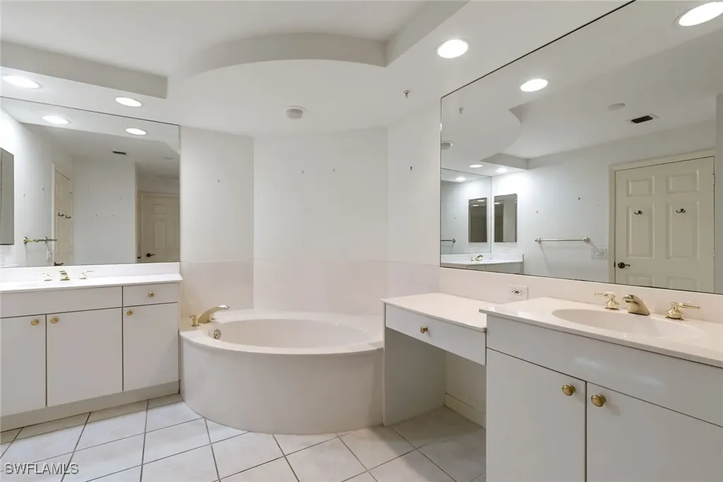 420 Cove Tower Drive Naples FL 34110