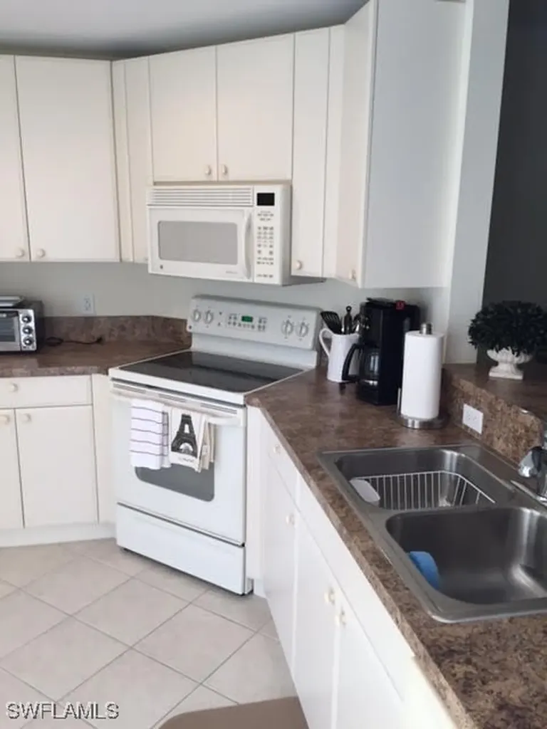 3025 Driftwood Way Naples FL 34109