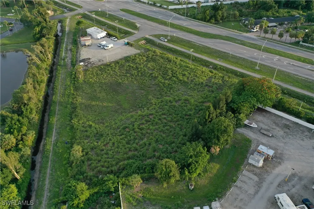2536 N Tamiami Trail North Fort Myers FL 33903