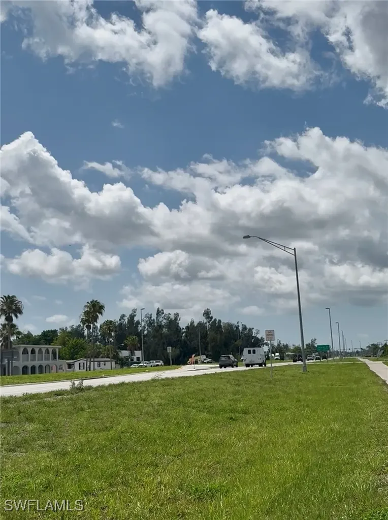 2536 N Tamiami Trail North Fort Myers FL 33903