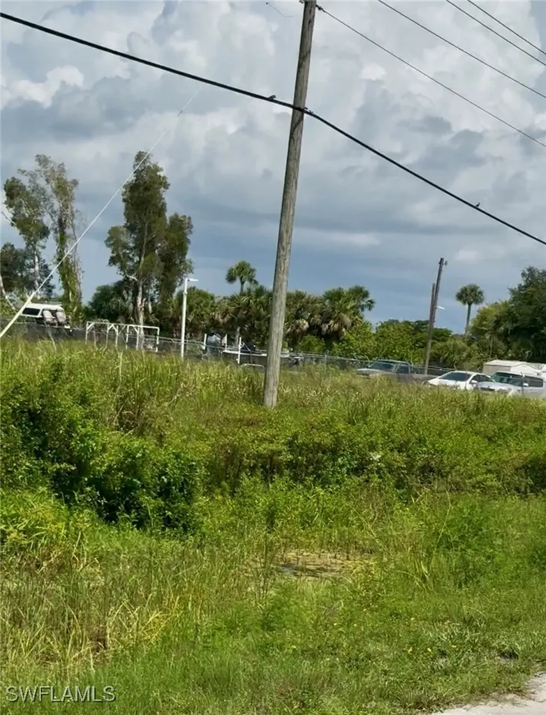 2536 N Tamiami Trail North Fort Myers FL 33903