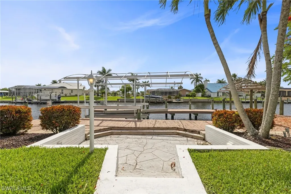 2121 SE 25th Terrace Cape Coral FL 33904