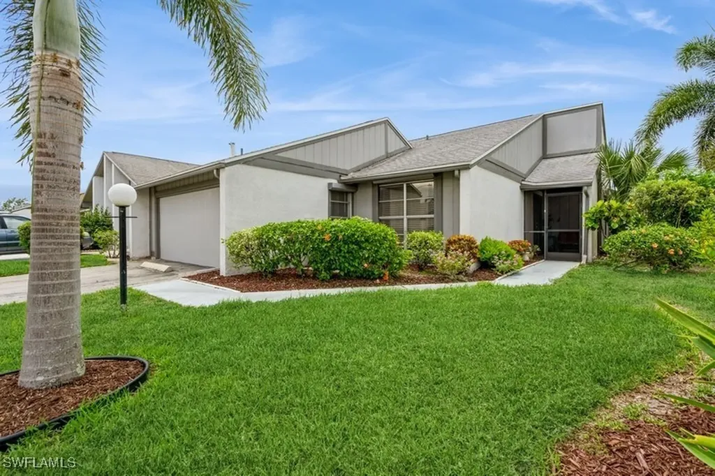 9749 Maplecrest Circle Lehigh Acres FL 33936