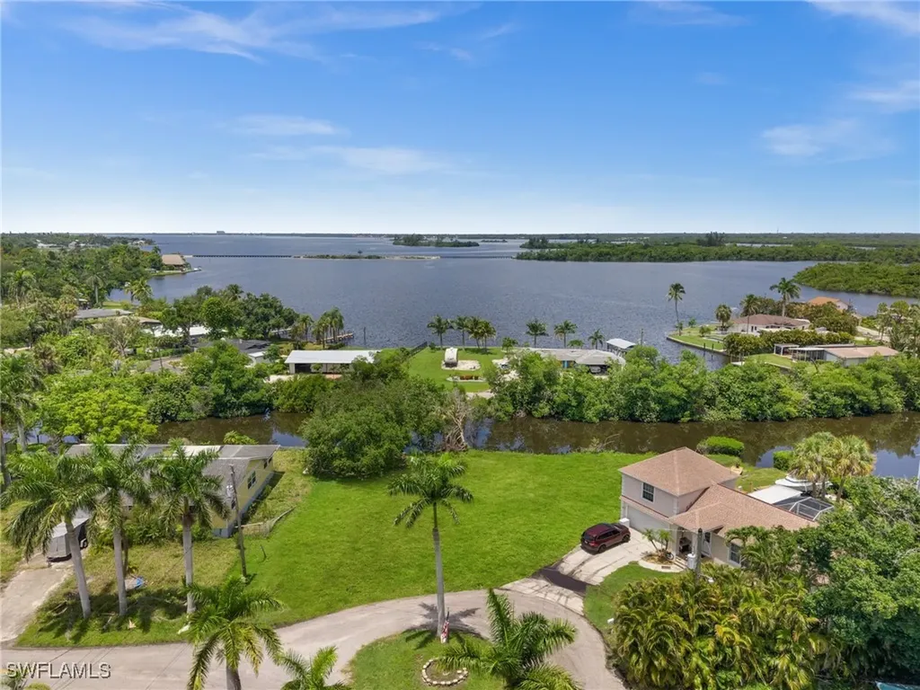 261 Alameda Avenue Fort Myers FL 33905