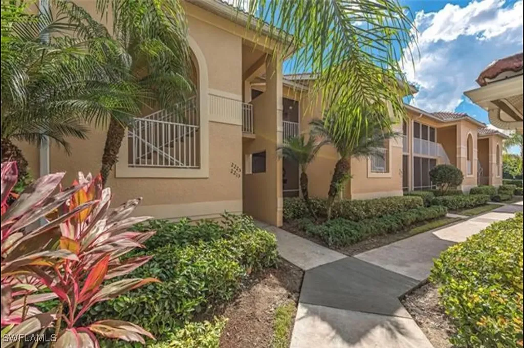 Naples FL, 2790 Cypress Trace Circle, Unit 2225