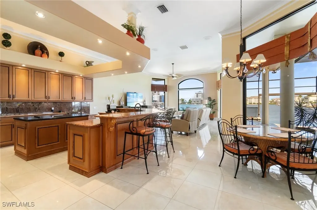 431 Palm Court Naples FL 34108