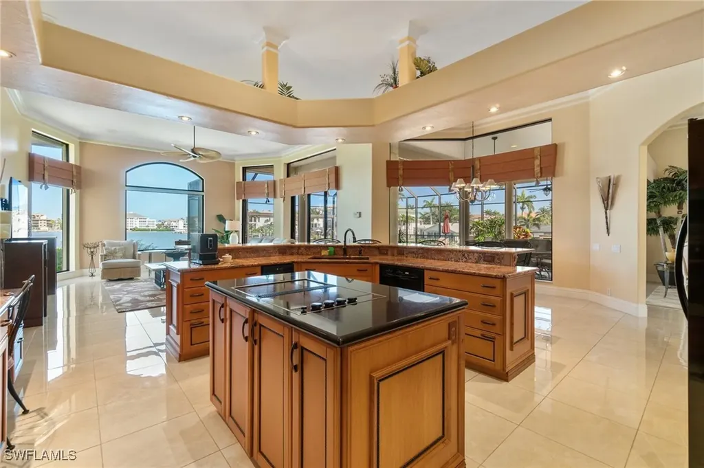 431 Palm Court Naples FL 34108