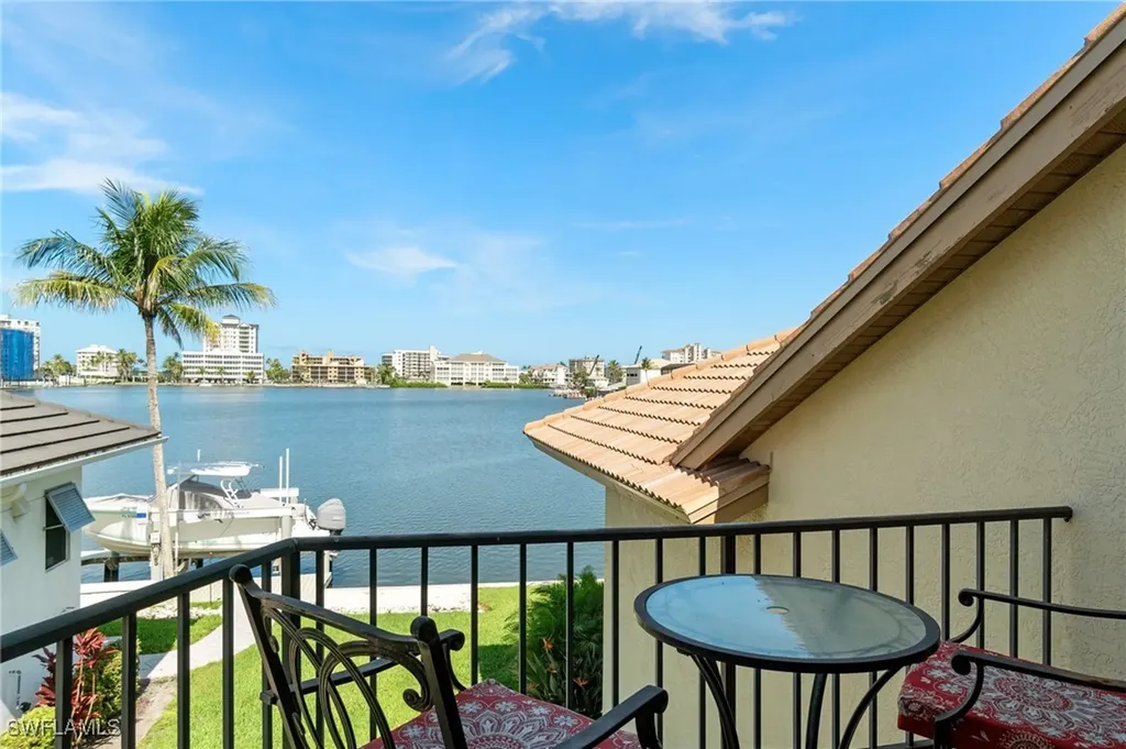431 Palm Court Naples FL 34108