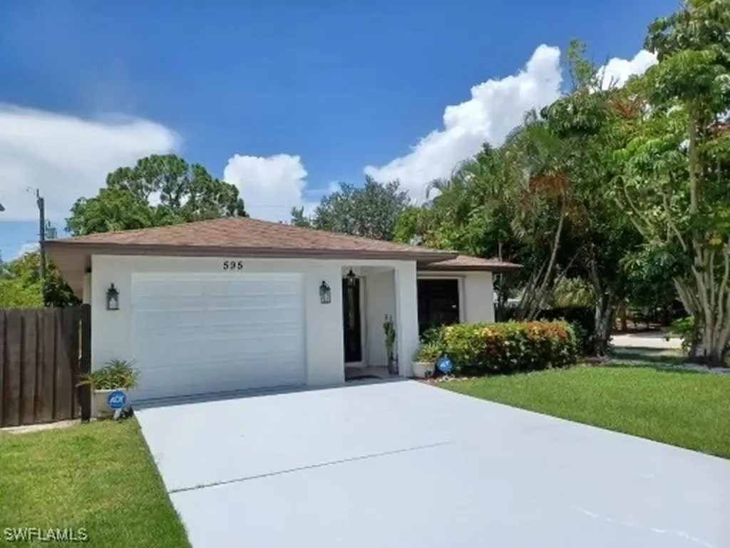 595 93rd Avenue N Naples FL 34108