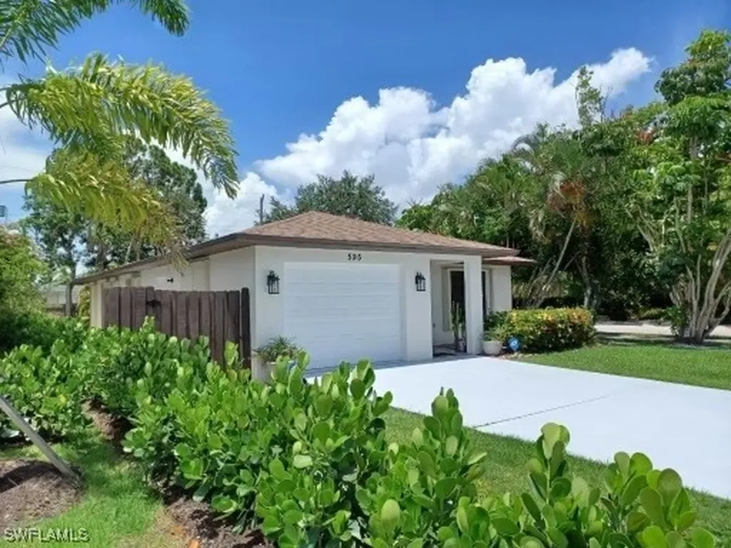 595 93rd Avenue N Naples FL 34108