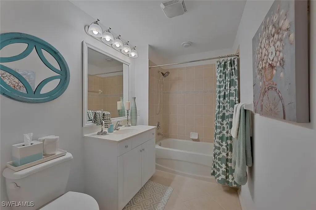 3993 Bishopwood Court E Naples FL 34114