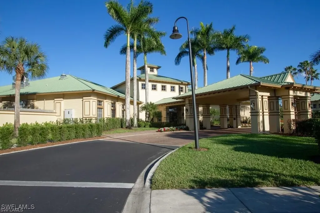 3993 Bishopwood Court E Naples FL 34114
