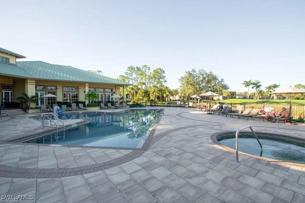 3993 Bishopwood Court E Naples FL 34114