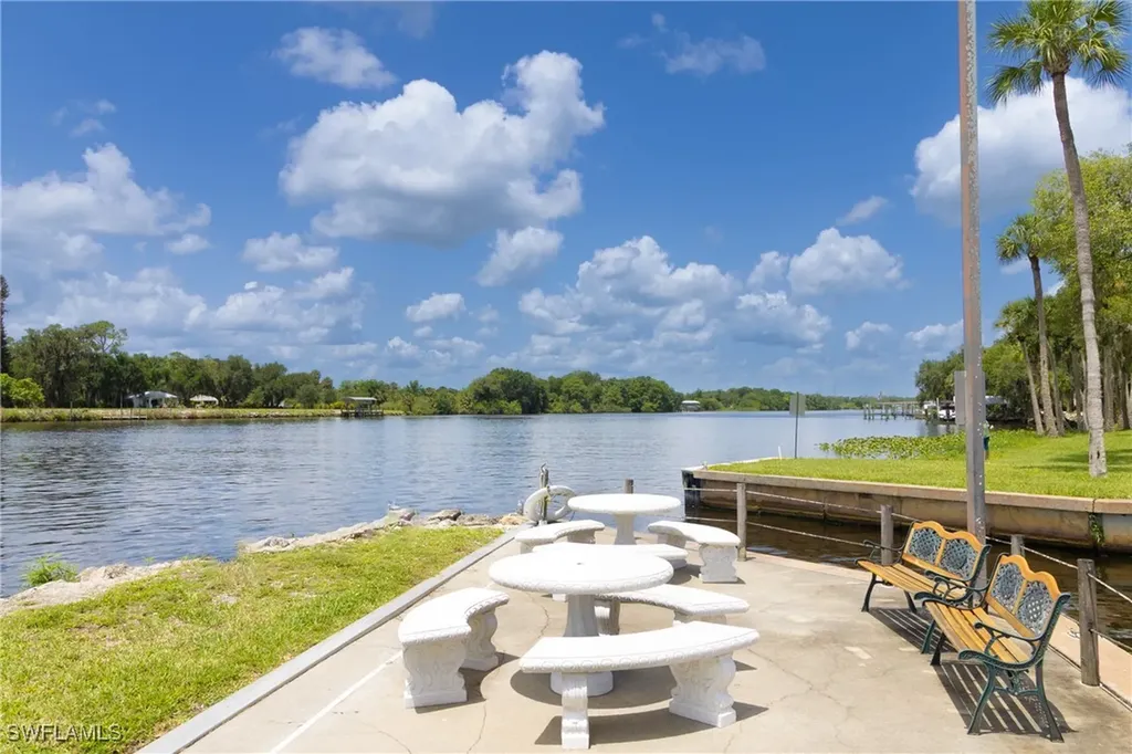 21 Aloe Street Alva FL 33920