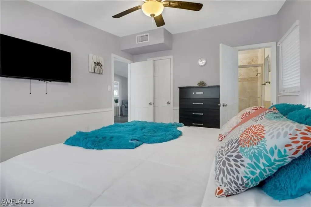 2047 Harbor Lane Naples FL 34104