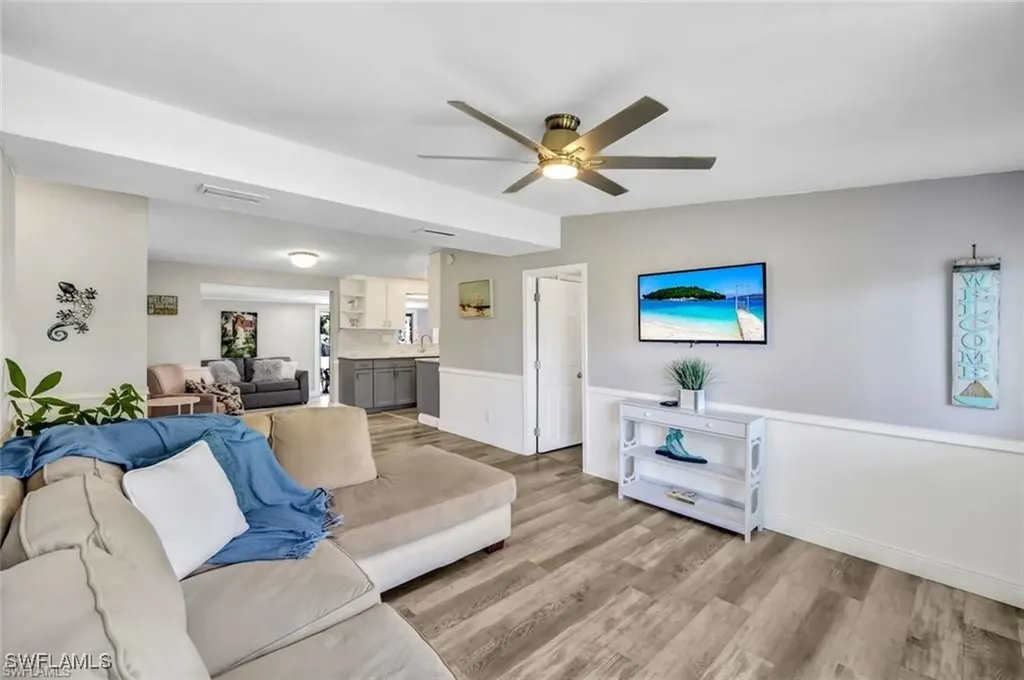 2047 Harbor Lane Naples FL 34104