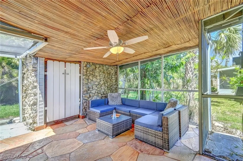 2047 Harbor Lane Naples FL 34104