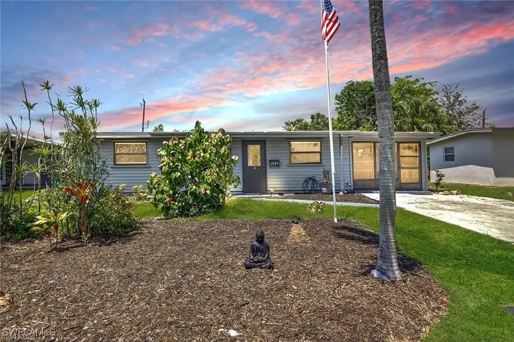 2047 Harbor Lane Naples FL 34104