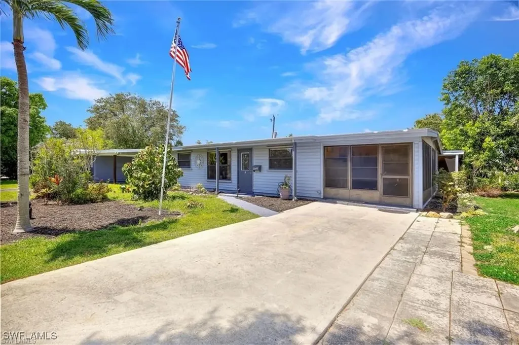 2047 Harbor Lane Naples FL 34104